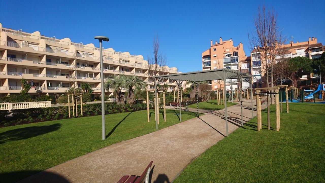 studio meublé sur le port de Hyères Esterno foto